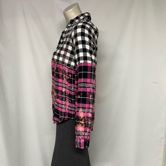 Upcycled flannel snap closure top - Picture 2 of 4